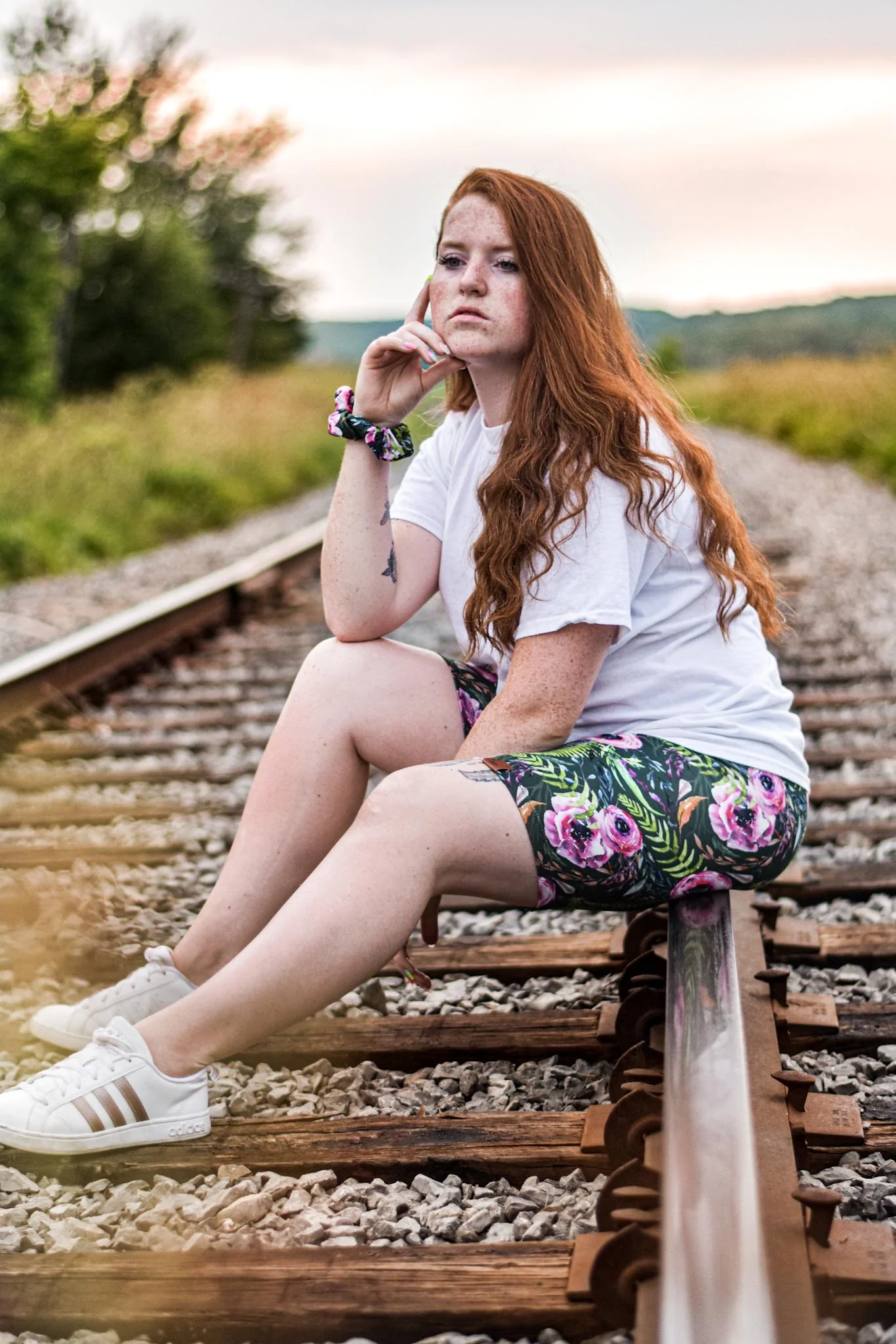 FLEURS BUTTERCUP & VERT Bikers short femme & maternité – Image 4